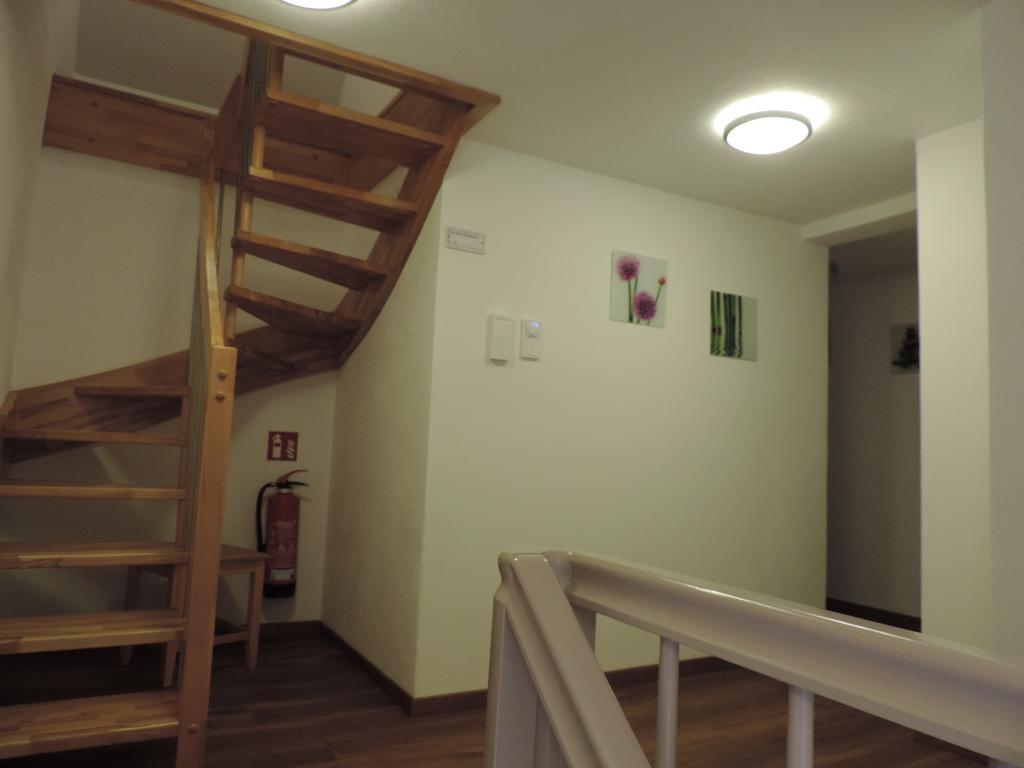 Pension Am Kirchberg Wehringen Bagian luar foto