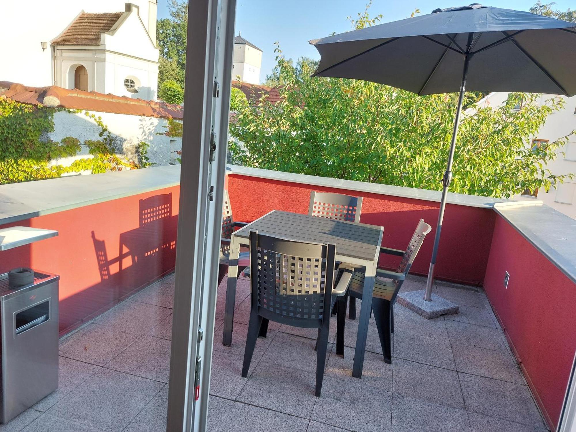 Pension Am Kirchberg Wehringen Bagian luar foto