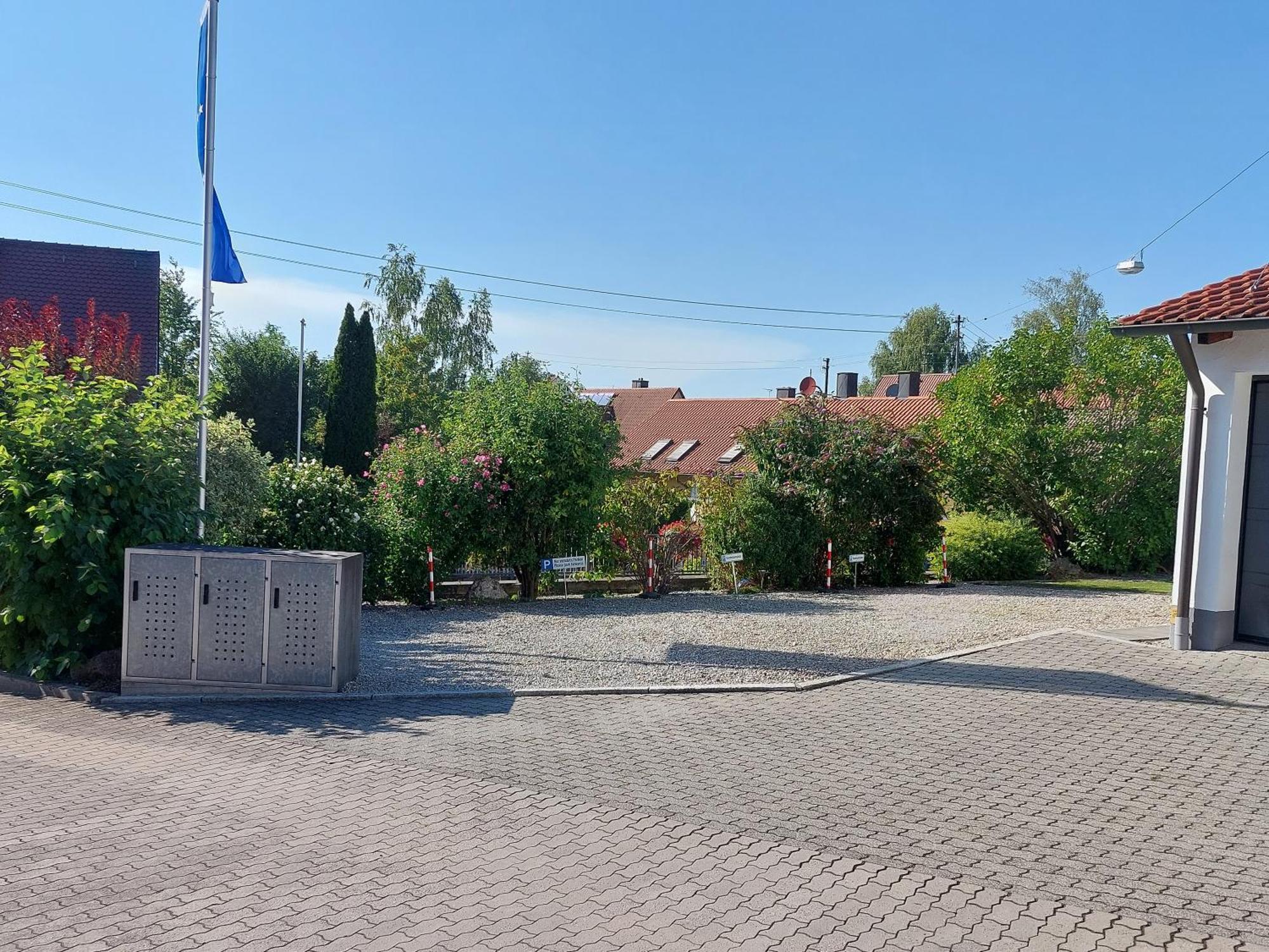 Pension Am Kirchberg Wehringen Bagian luar foto