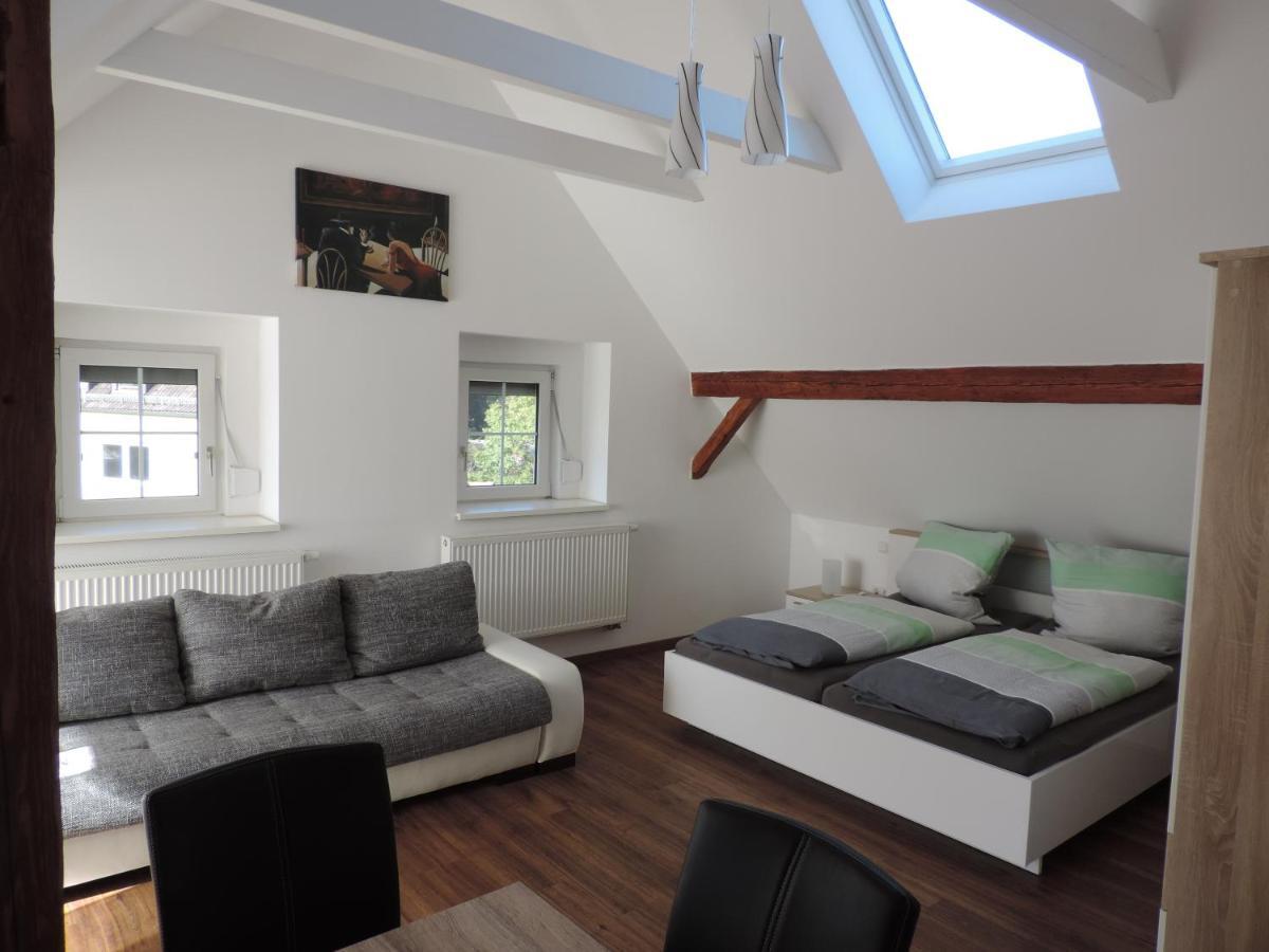 Pension Am Kirchberg Wehringen Bagian luar foto